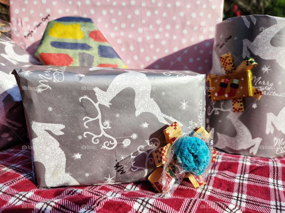 Gifts - wrapping presents