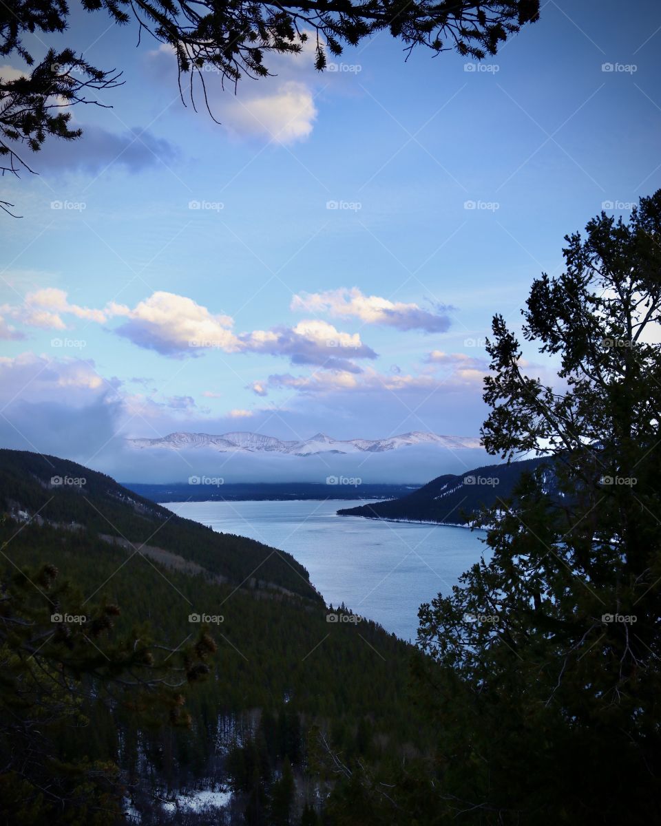 Scenic view of the lake and the mountains.