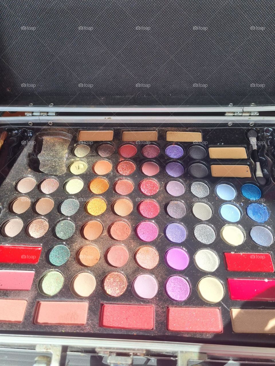 color vibrations with make up