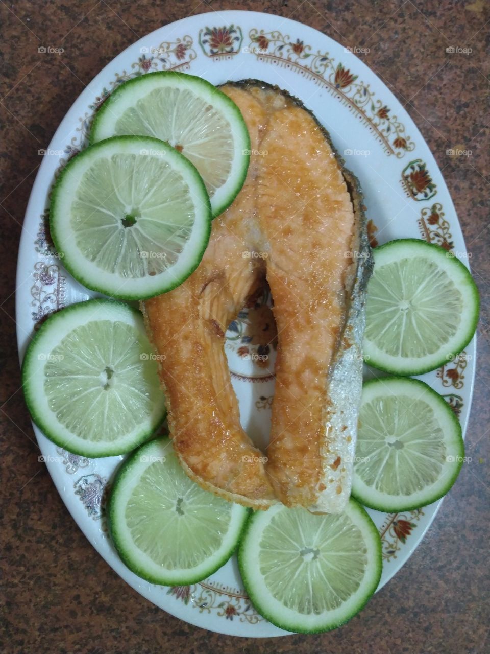 a slice of fresh yummy salmon w/lemon