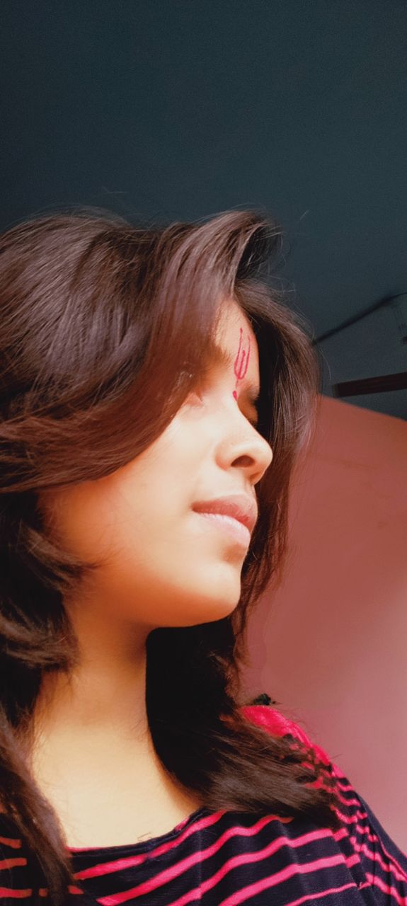 I think I am in love triangle,
i love myself,
myself loves me,
me lives I.😜😜😜