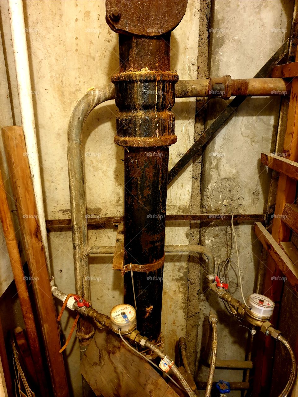 коммуникации водопровода в жилом доме