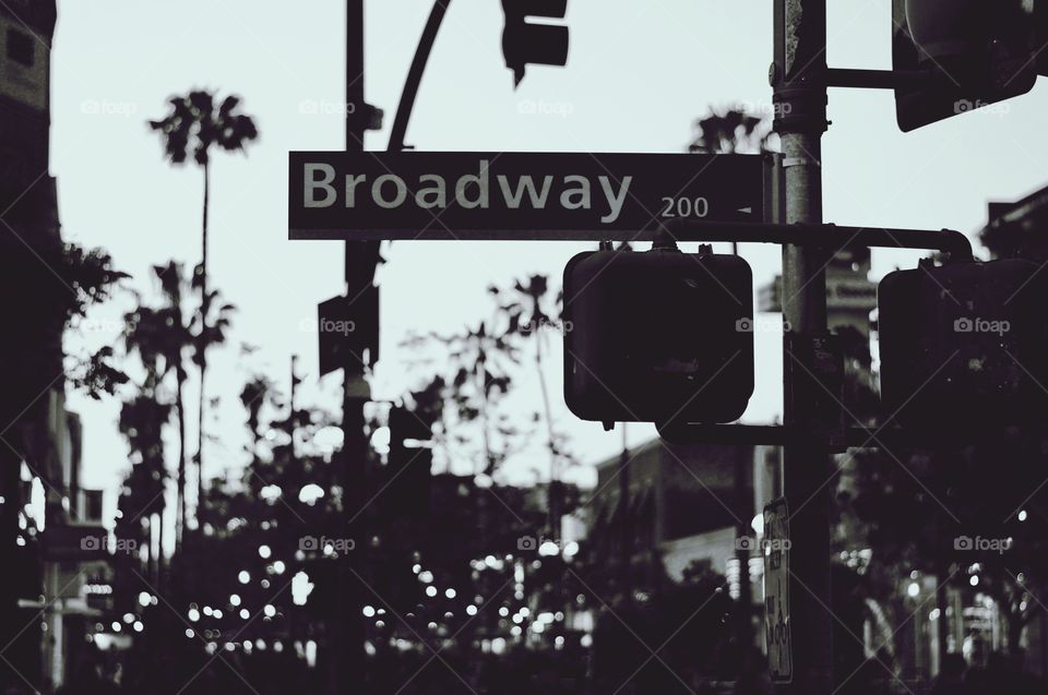 Los Angeles Broadway bei Dämmerung.