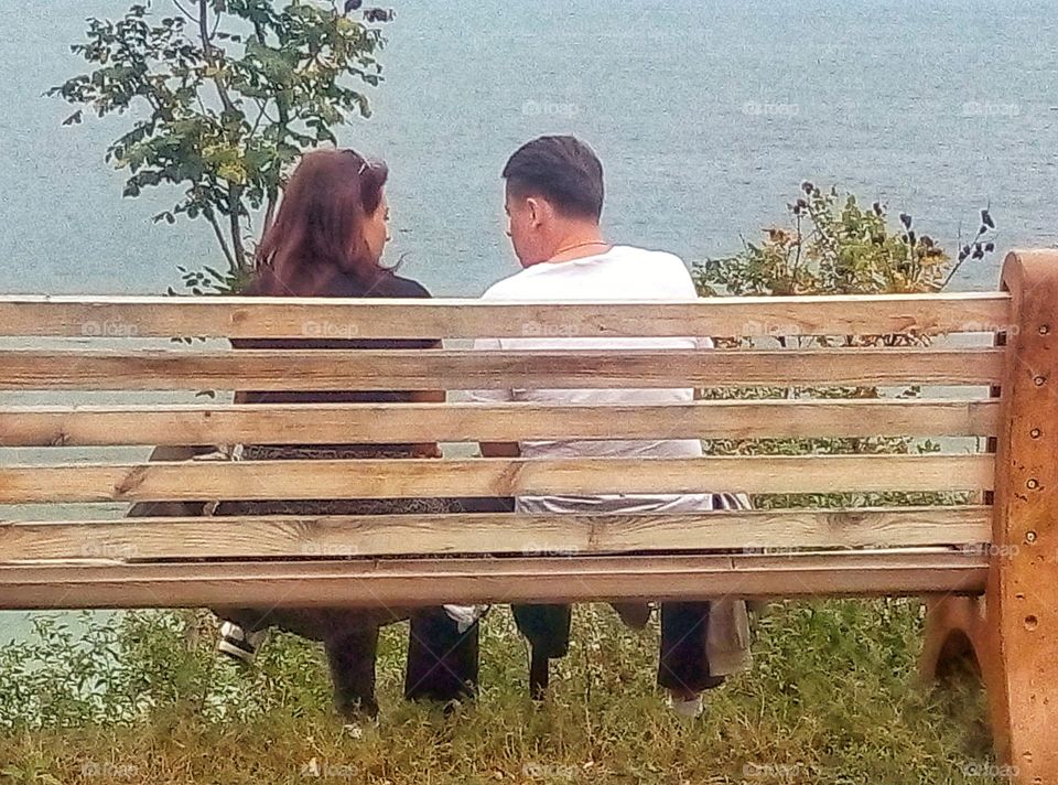 bench of lovers скамейка влюблённых