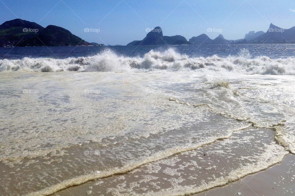 mar agitado Icaraí Niterói