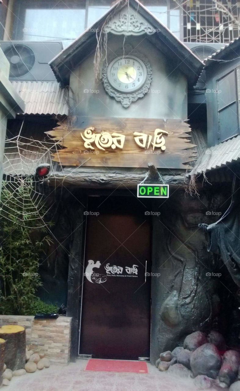 Dhaka restaurant Vuter Bhari "Ghost House"