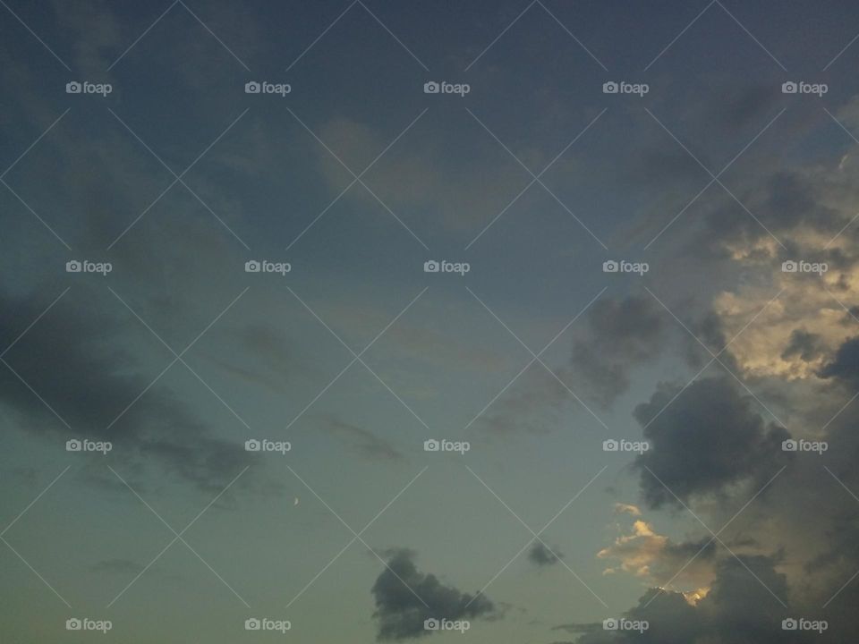 Amazing sky..and when the sun sets, it's even more mesmerizing 📷💙🤍🌌🌫️