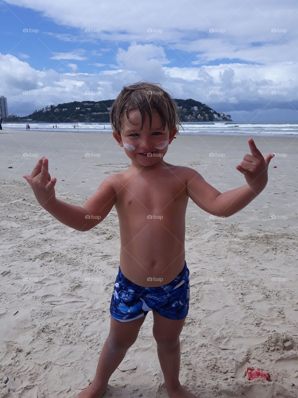 beautiful child enjoying the beach in Guarujá
