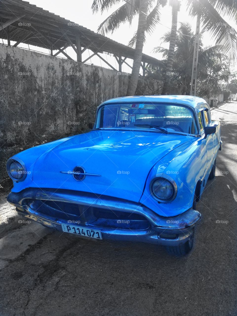 Old Car parked in Havanna, Cuba 