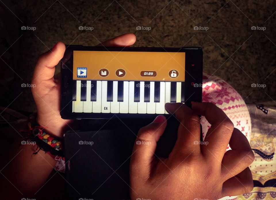 Keyboard app, a tiny piano played using a smart phone