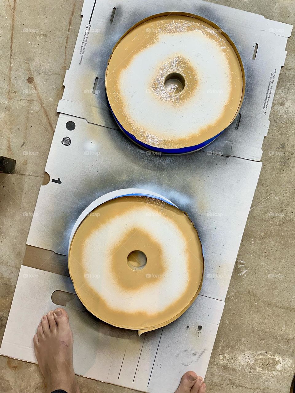 Spray painting weight plates, making weights look like donuts, using paint to be creative, making fitness more fun, spray painting donuts on weight plates 