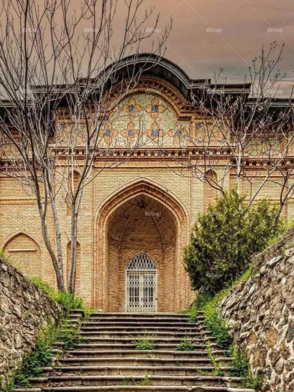 This building is built on a beautiful hill. In its facade, unique stones are used, and one of the famous features of its architecture is the lack of symmetry.