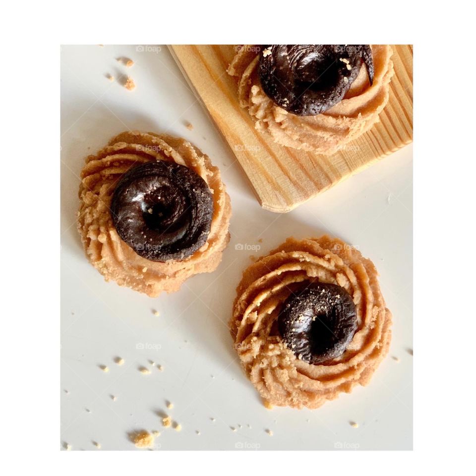 Homebaked peppermint chocolate drizzle butter cookies on plating 
