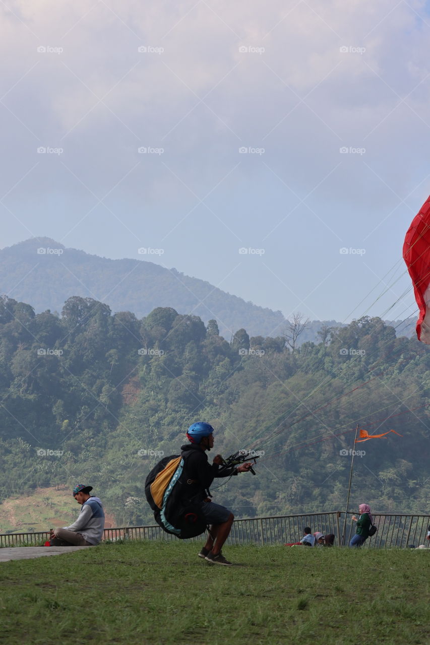 play paragliding beautiful scenery above the height