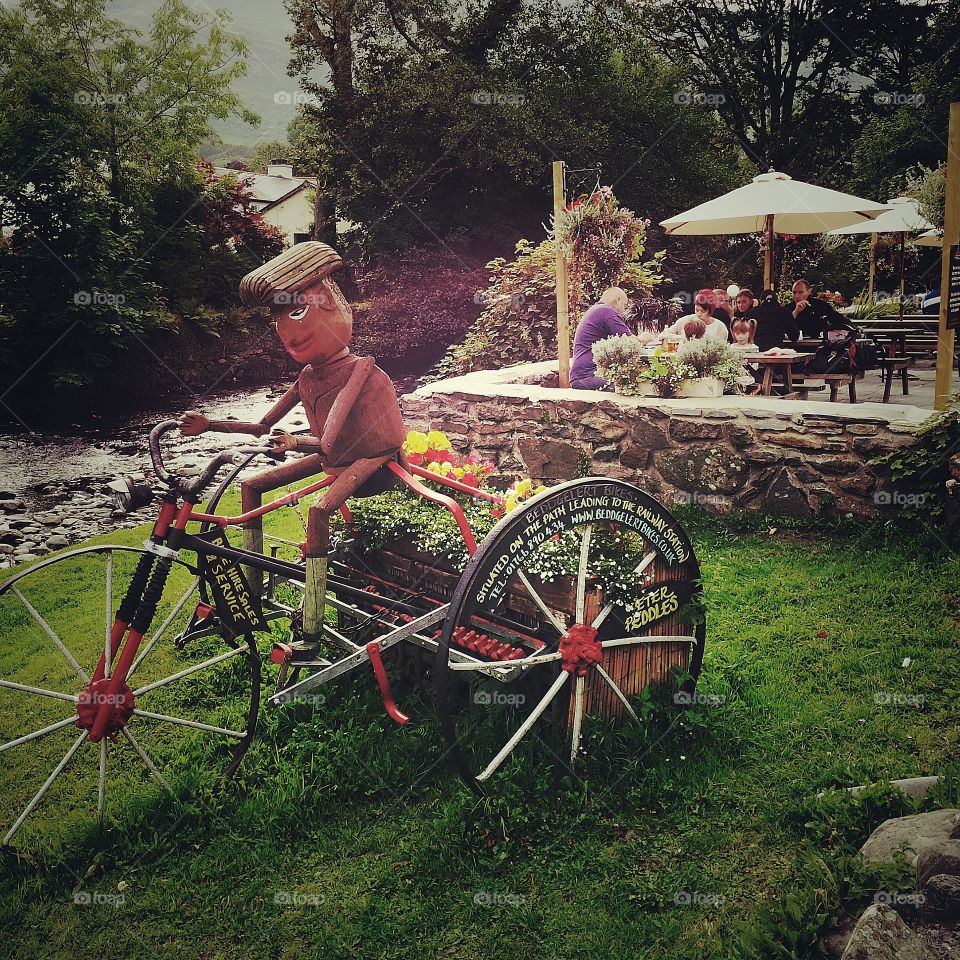 Flowerpot man. Cafe