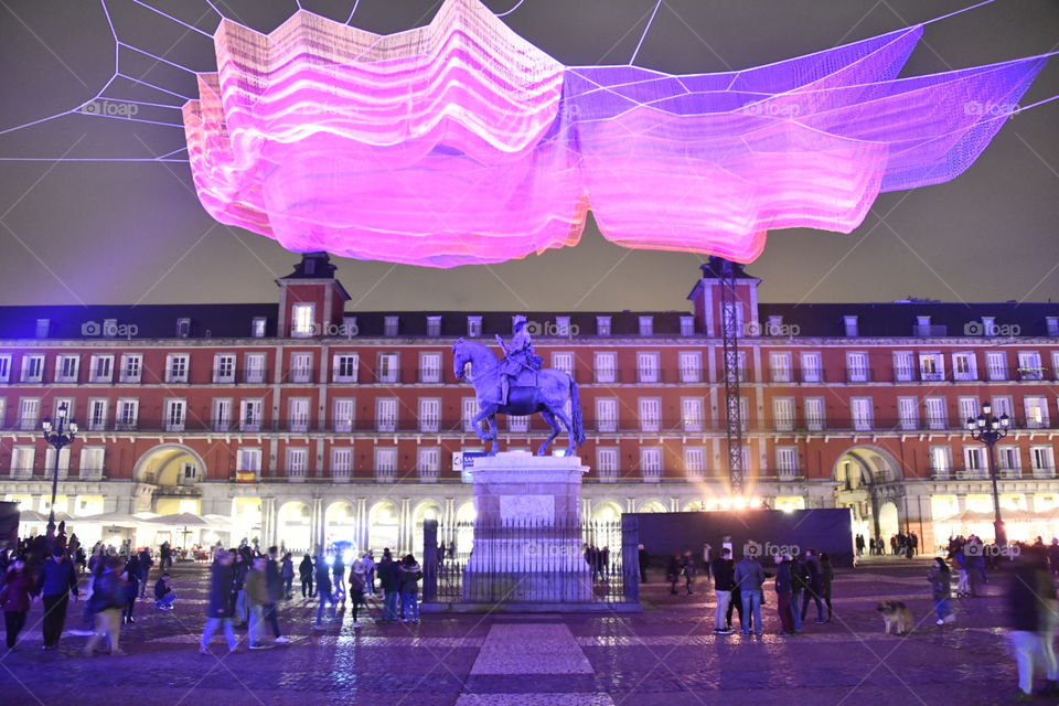 Escultura de Janet Echelman Plaza Mayor Madrid-Janet Echelman's sculpture Plaza Mayor Madrid