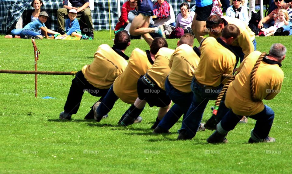 Tug of war 