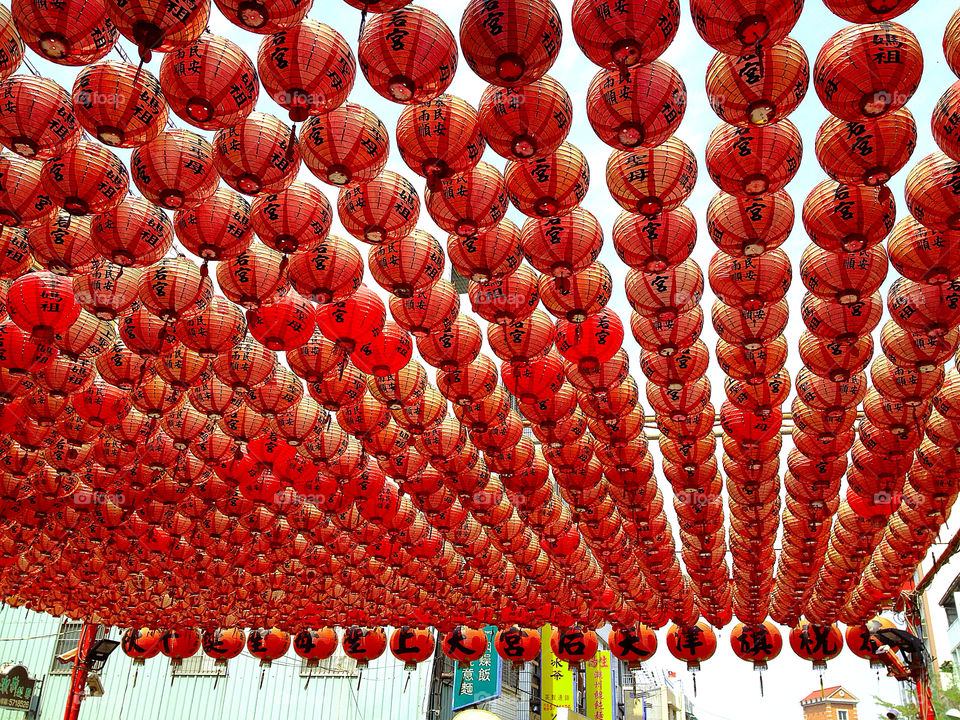 red chinese temple lantern by Maggielkw
