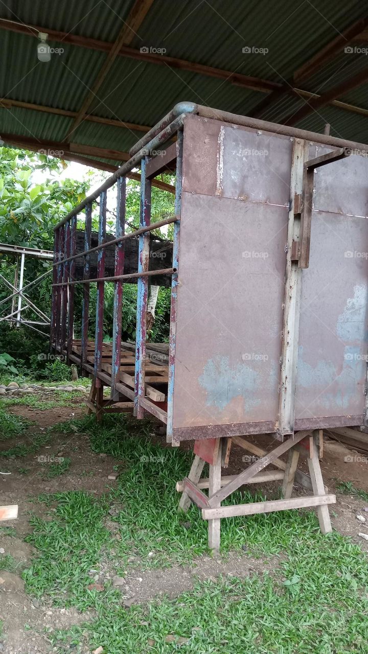 Photo or image or background about an example of a broken truck box