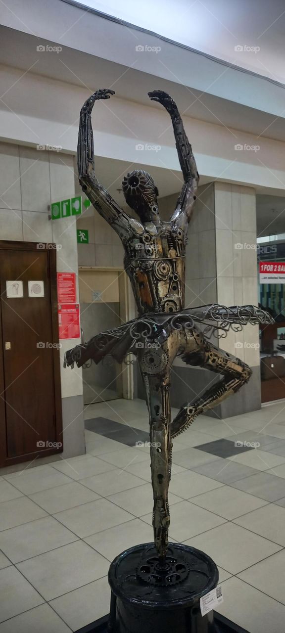 Wow!!@ I can dance.Check out this amazing dance machine giving us various steps.Dancing like no one is watching.