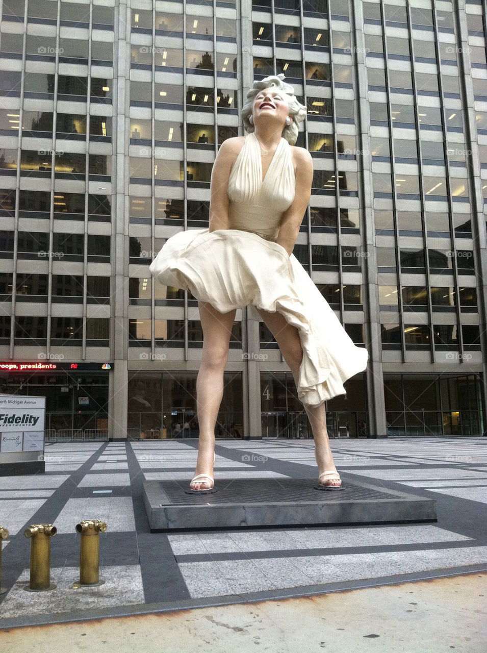 statue in chicago marilyn by theuncagedbird