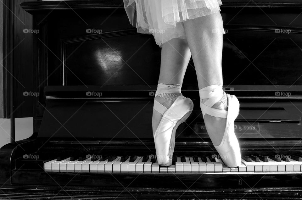 Piano Dance, Black and White