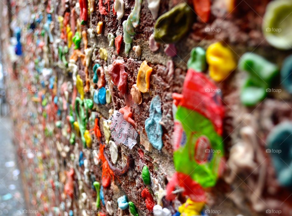 Gum wall 