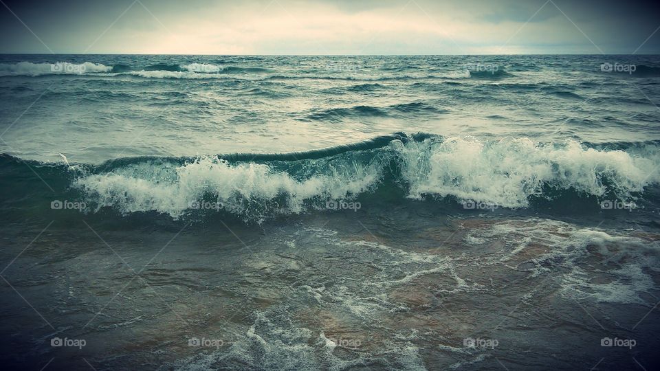 Spectacular waves on Lake Michigan