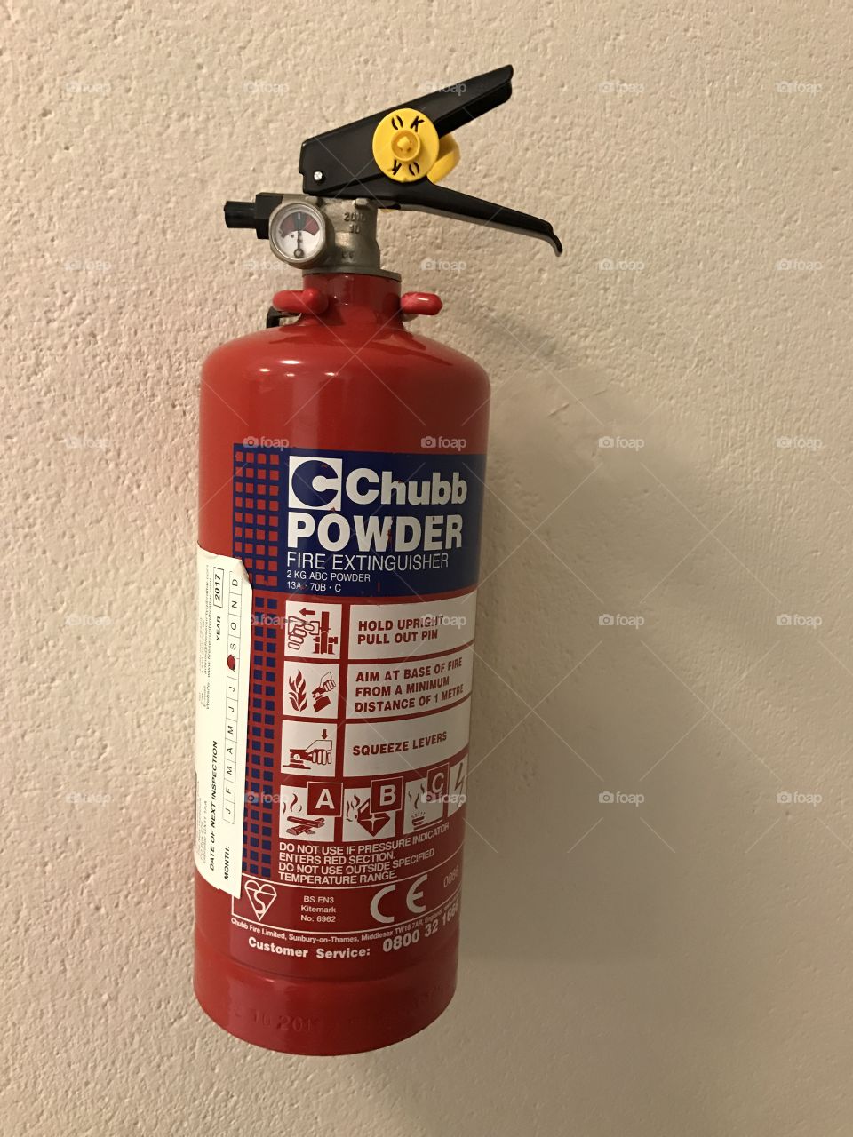 Fire extinguisher/ red - wall 