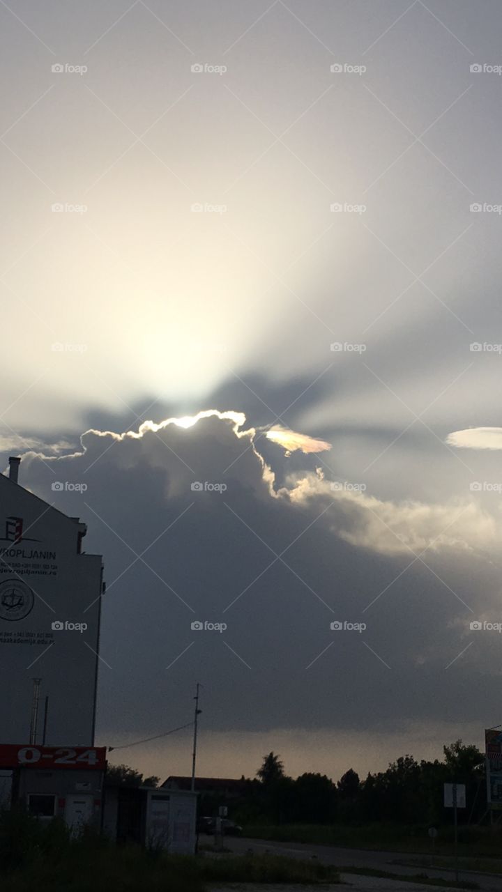 The sun is playing with the clouds