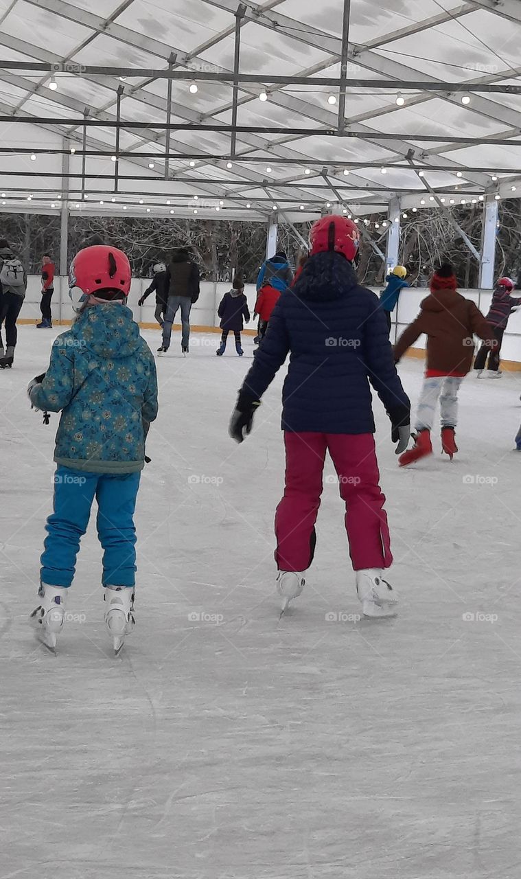 children at the ice rink