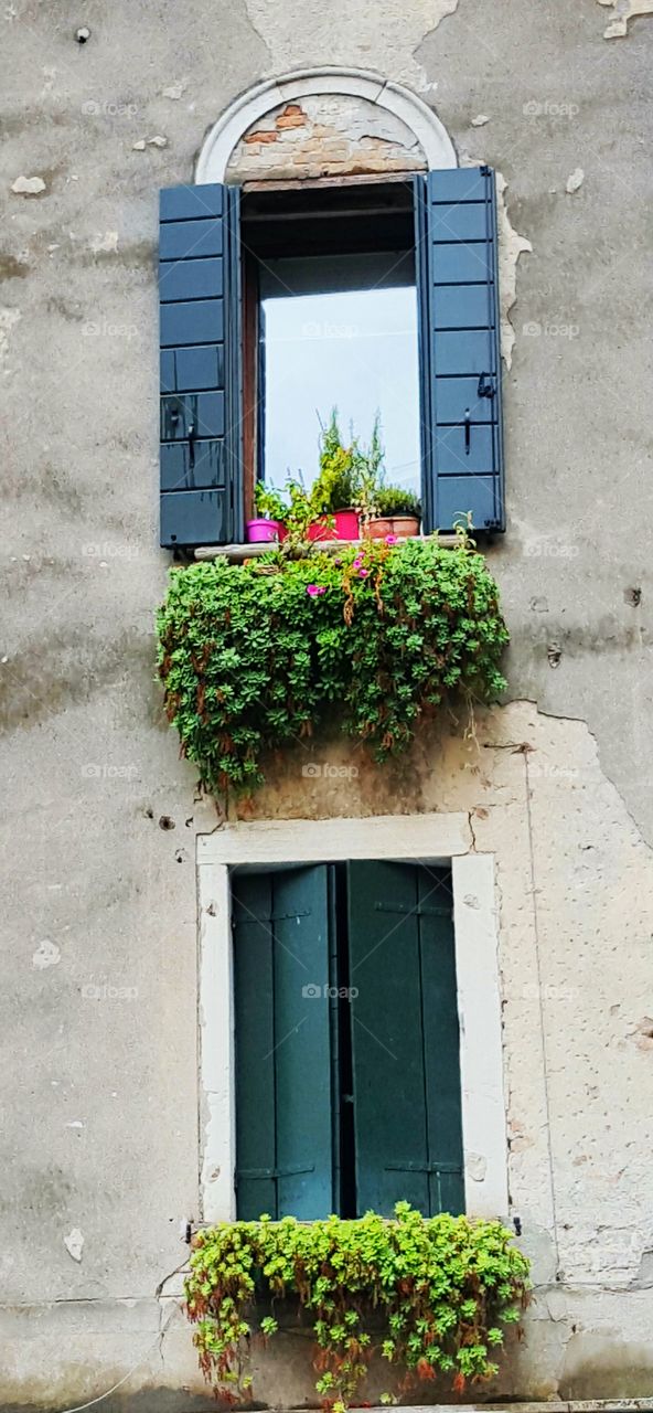 Venetian window treatment