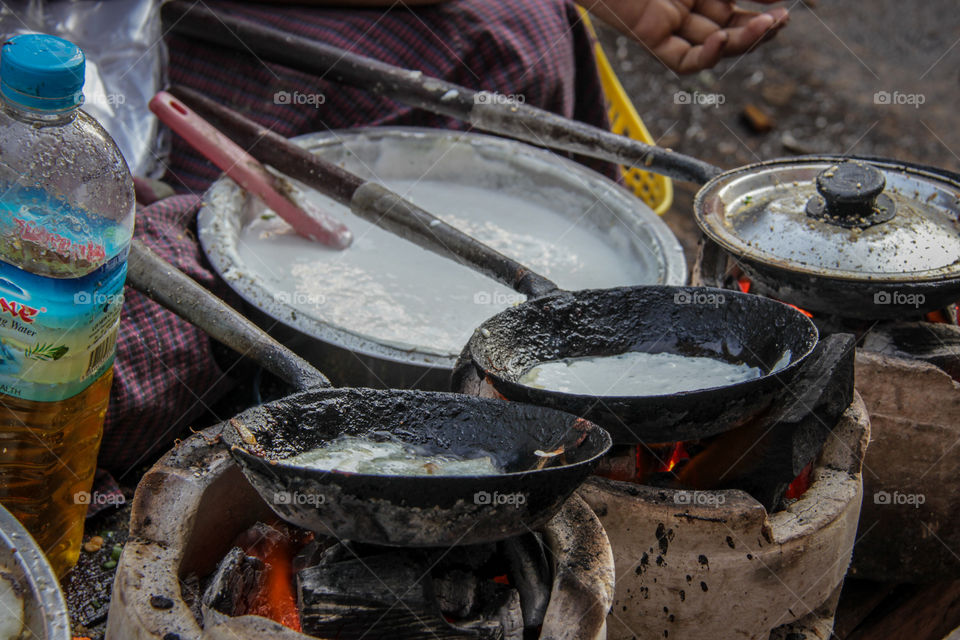 Cooking rice pancakes in Vietnam 