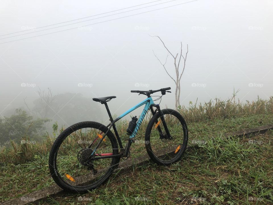 Pedalando nas alturas.