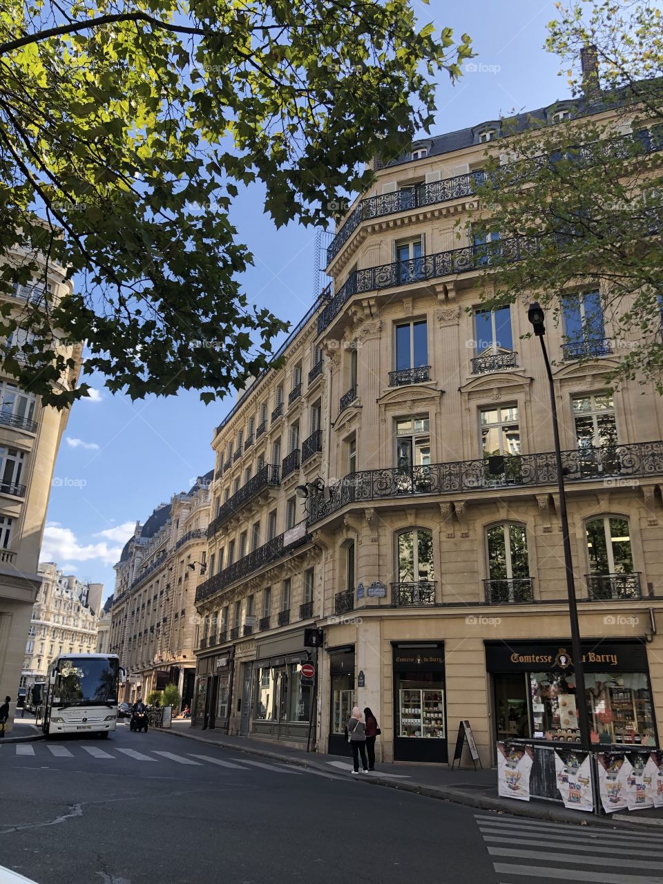 Part of the nostalgia for Paris in the early days of September 2019 in me. When I came to Paris, I was excited by atmosphere and climate here. A scene that I had only seen on TV before; network; newspapers. I saved it according to my point of view