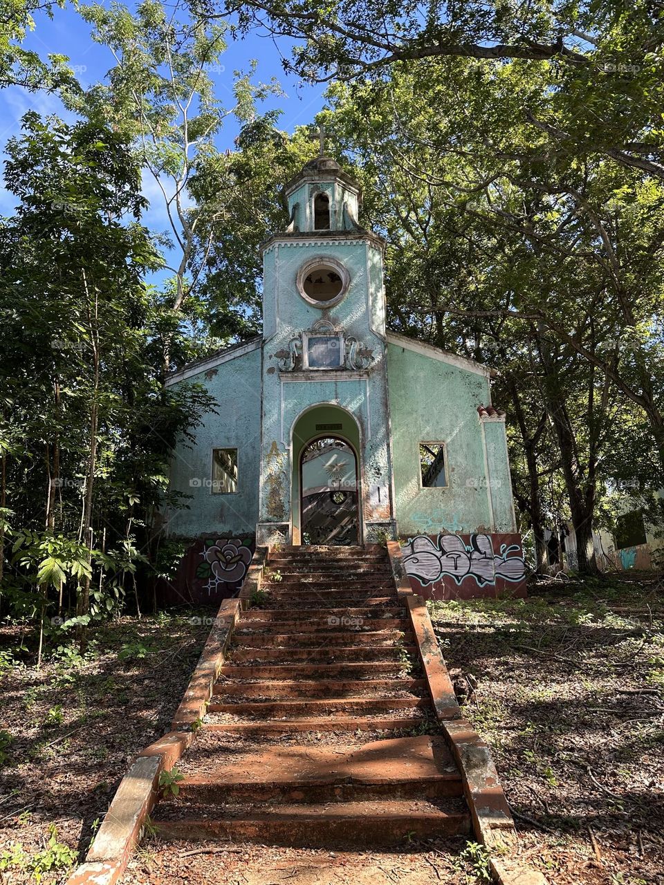 Abandoned chapel 