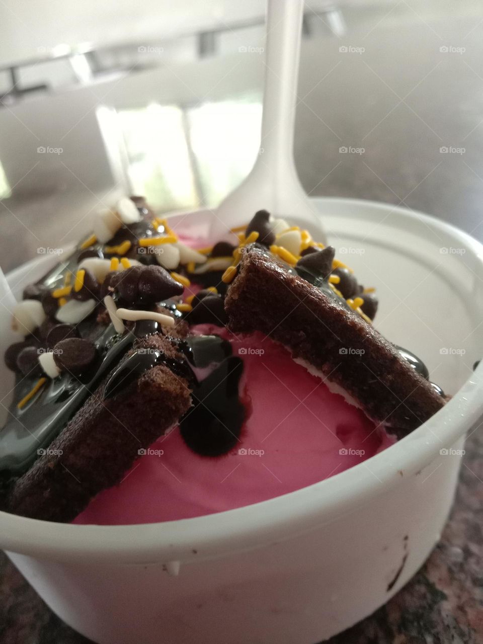 chocolate brownie with strawberry ice cream 😍🍨