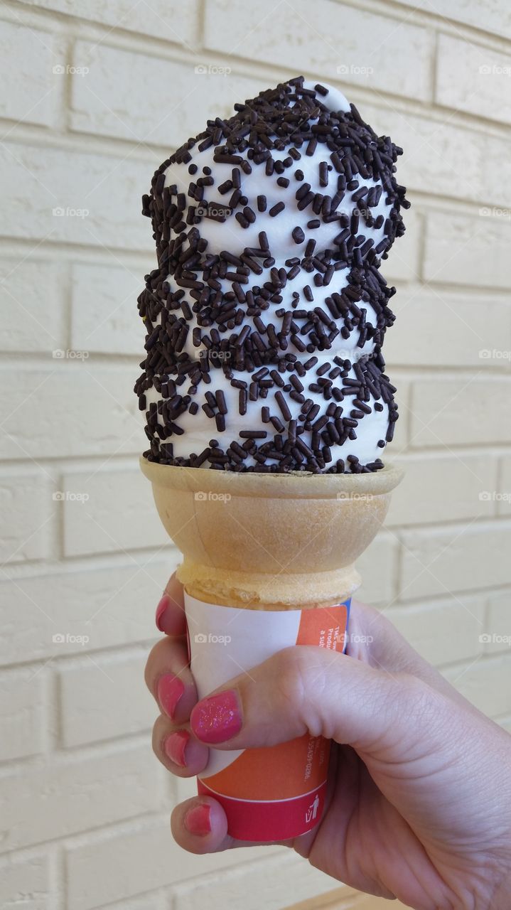 052. vanilla ice cream cone with chocolate jimmies (sprinkles )