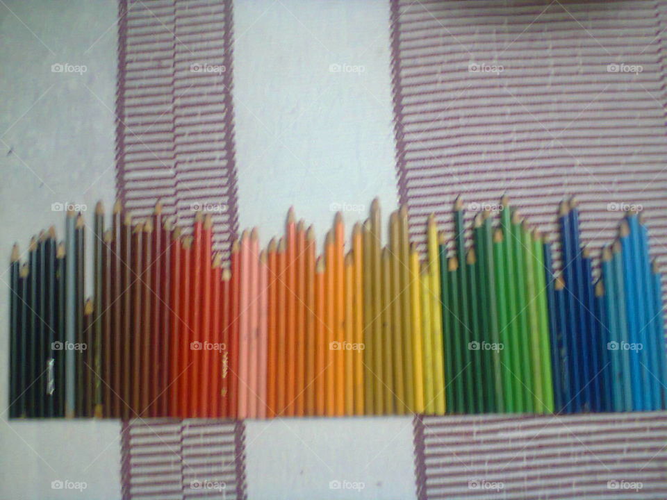 Brincando com os lápis de cores