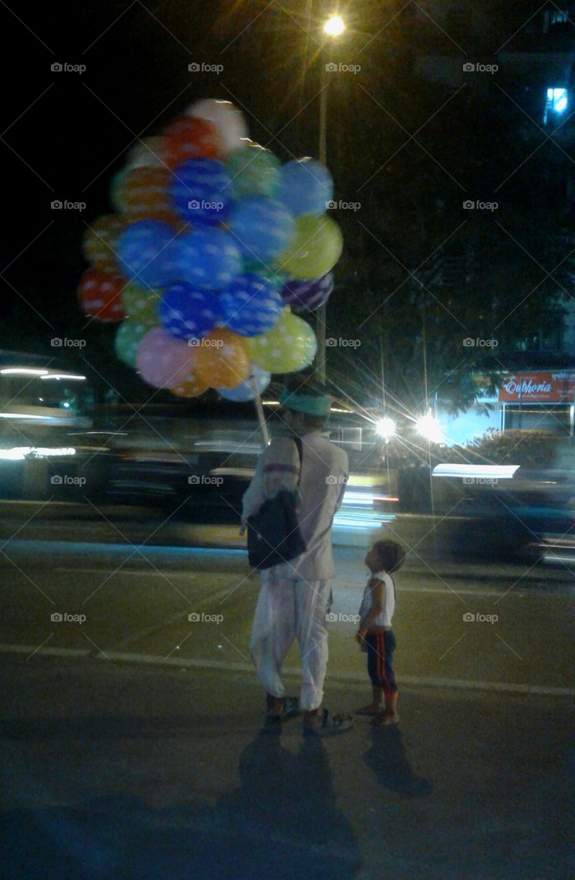 A Father and a son selling balloons in Mumbai