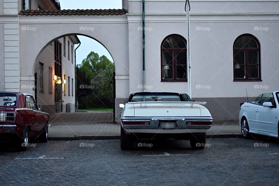 Veteran car cruising 