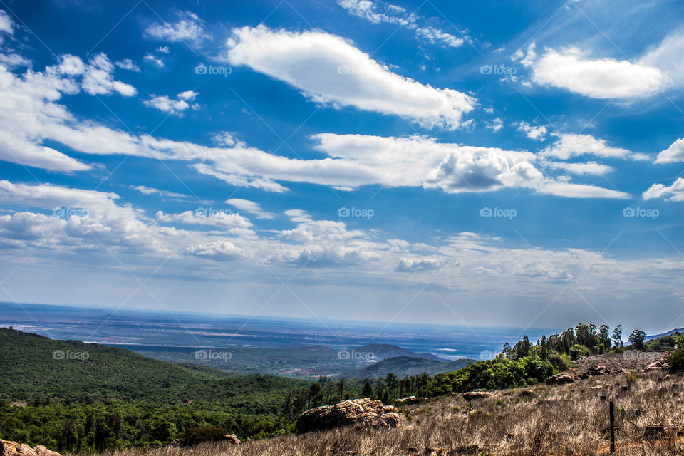 lookout point to see over the vally from the top of a mountain