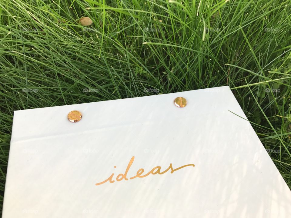 Ideas notebook in the fresh grass - White x Green Mission