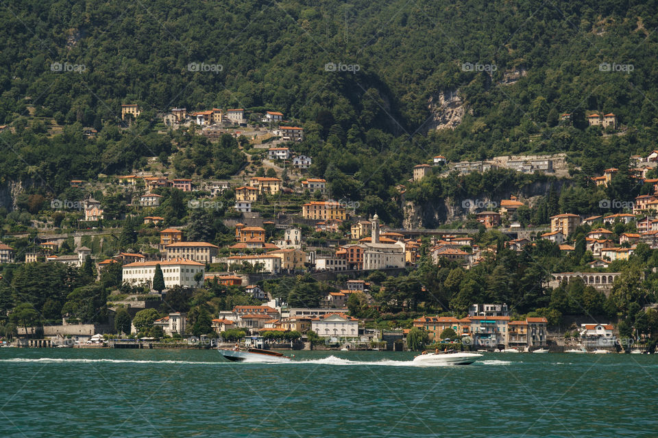 Lago Como no norte da Itália é um lugar lindo para se conhecer na Europa, com paisagens incríveis!