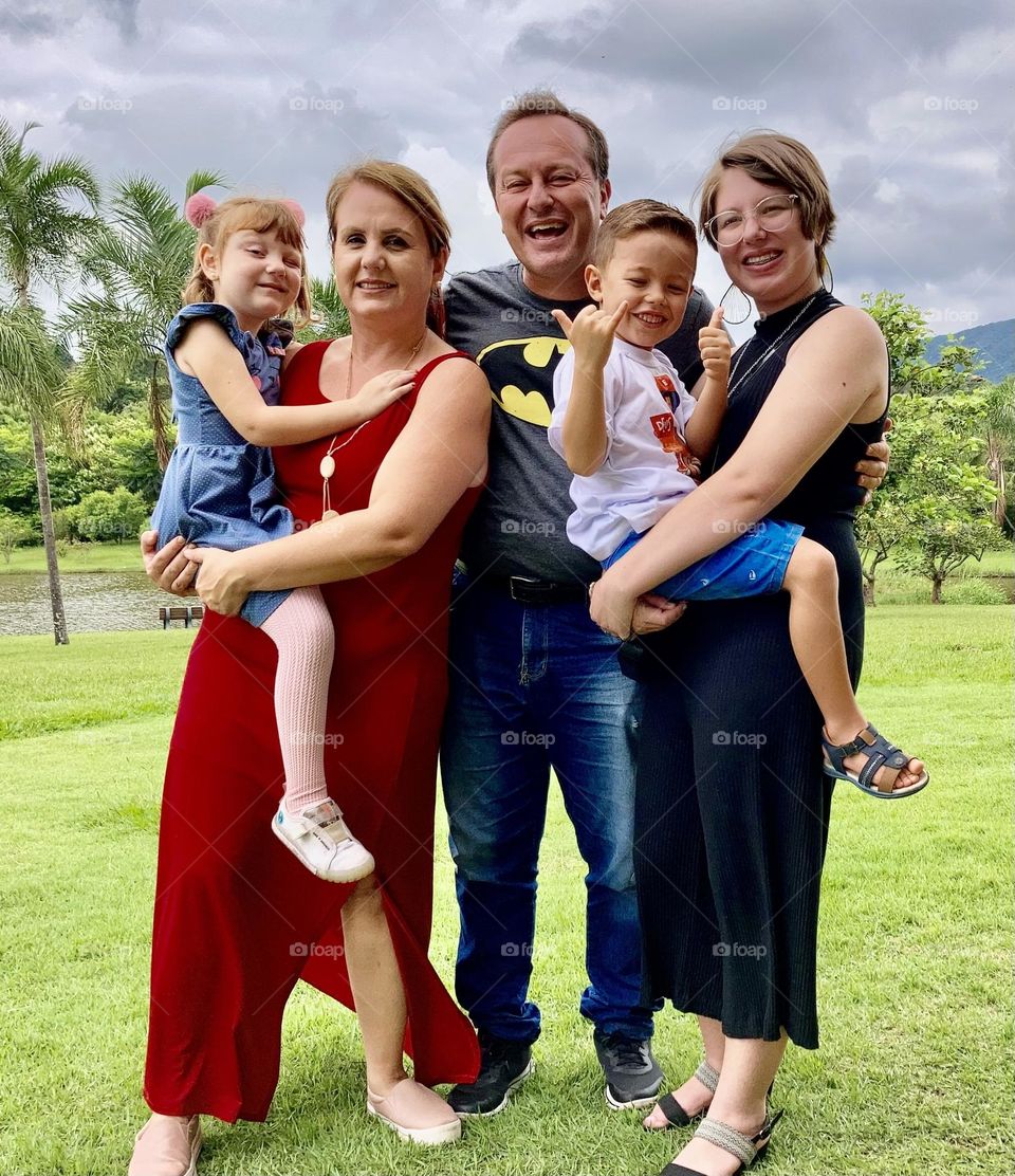 FAMILY- To be happy, a man only needs to see the smiles of the people he loves.  And that's exactly my case! / FAMÍLIA- Pra ser feliz, um homem precisa apenas ver os sorrisos das pessoas que ele ama. E é exatamente o meu caso!