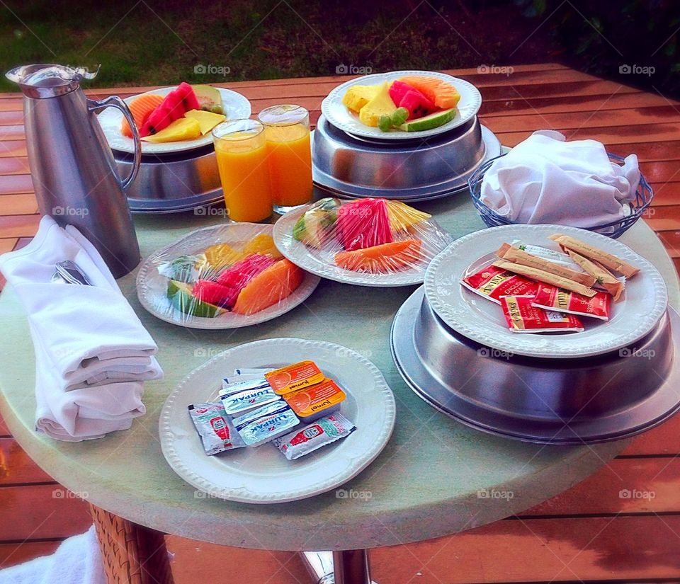 Breakfast al fresco . Delicious and island fresh - healthy meal mission