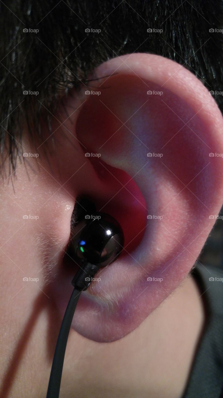 Ear and earbud