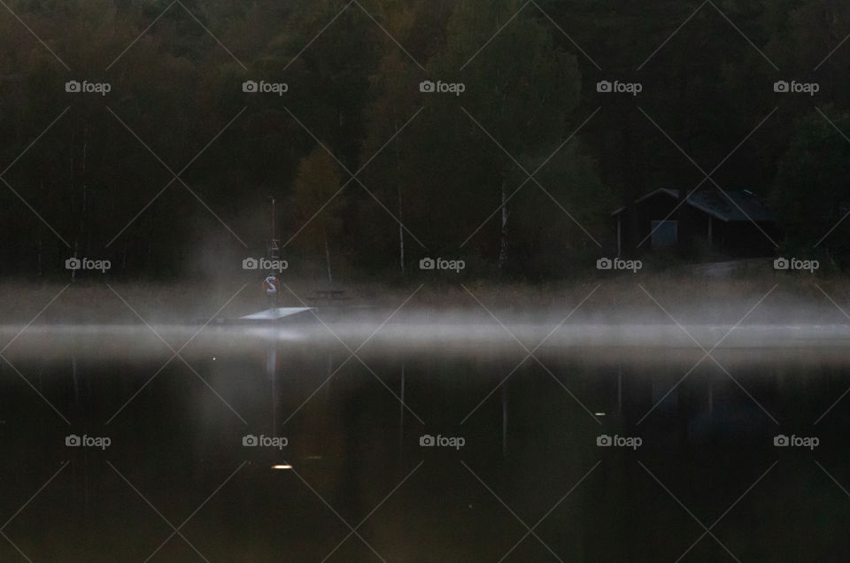 Mist autumn lake forest reflection dawn, dimma sjö stuga skog höst skymning 