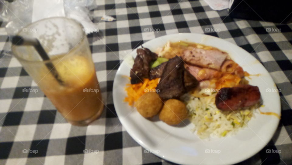 suco de laranja no almoço