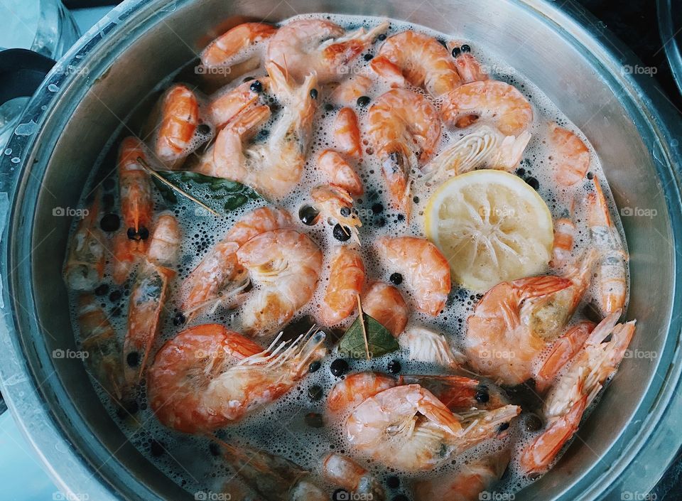 Cooking sea food shrimps